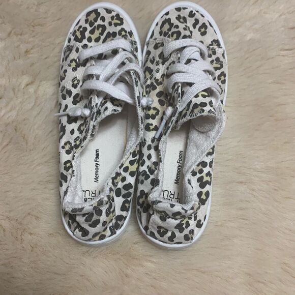 Time and Tru Cheetah Print Slip On Shoes size 6 - Picture 5 of 6